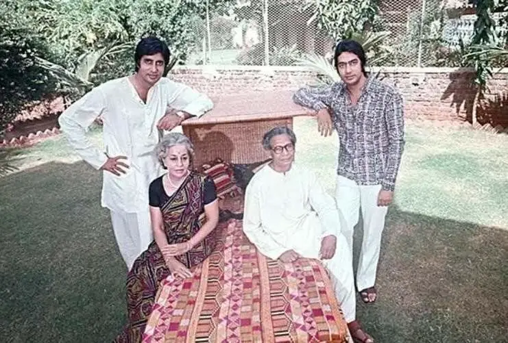 Amitabh Bachchan family parents and siblings